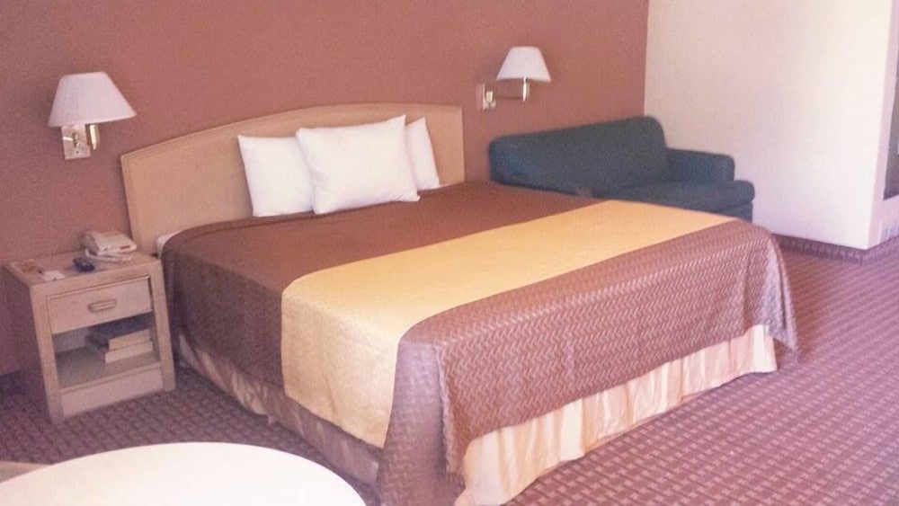 Mid Towne Inn Suites San Antonio 12/43
