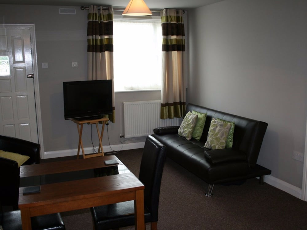 Manor Guest House 25/50