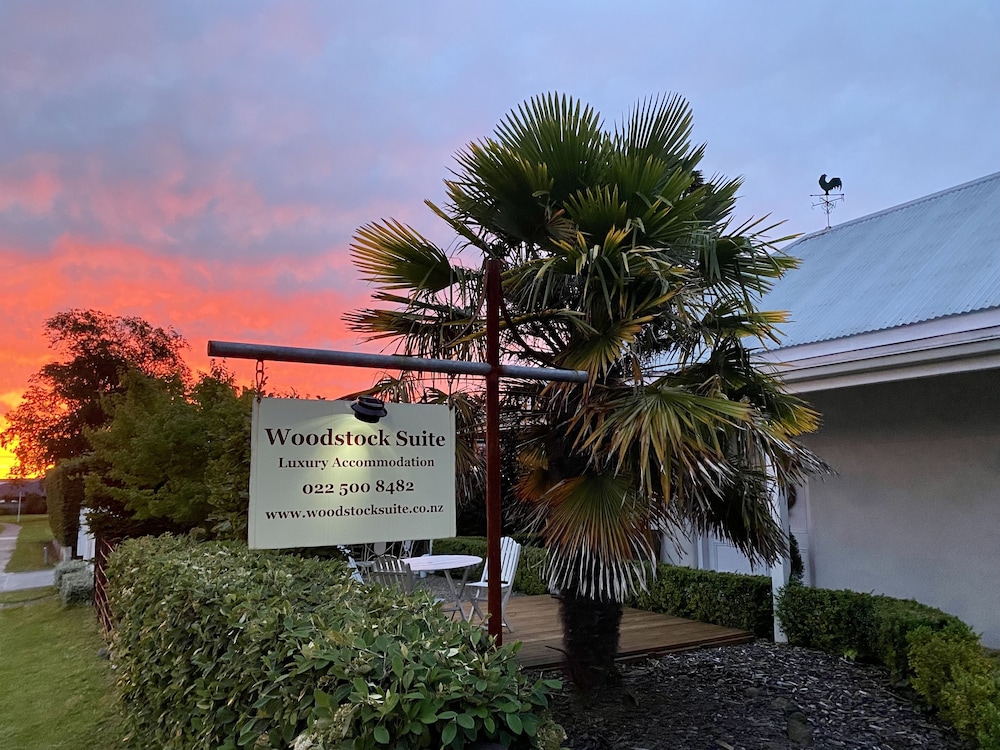 Woodstock Suite 16/19