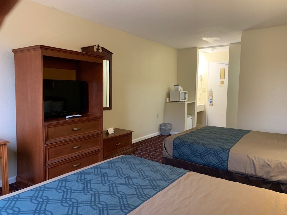 Ozark Inn & Suites 9/27