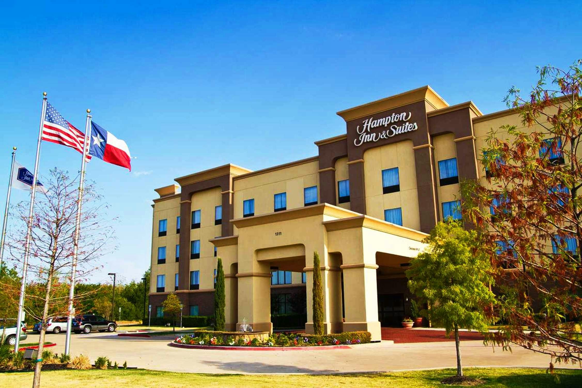 Hampton Inn and Suites Dallas-Desoto 5/57