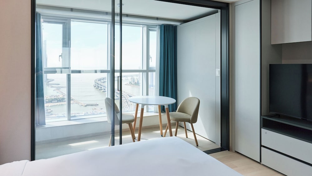 Travelodge Suites Busan Centum 39/68