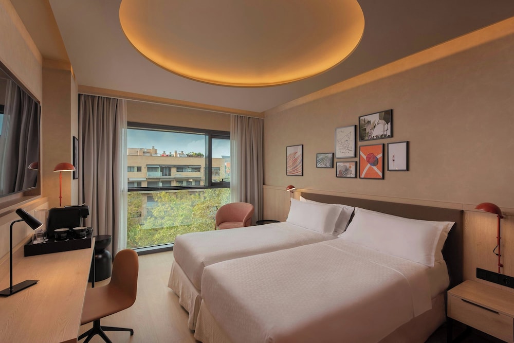 Preferred, Twin Beds, City View