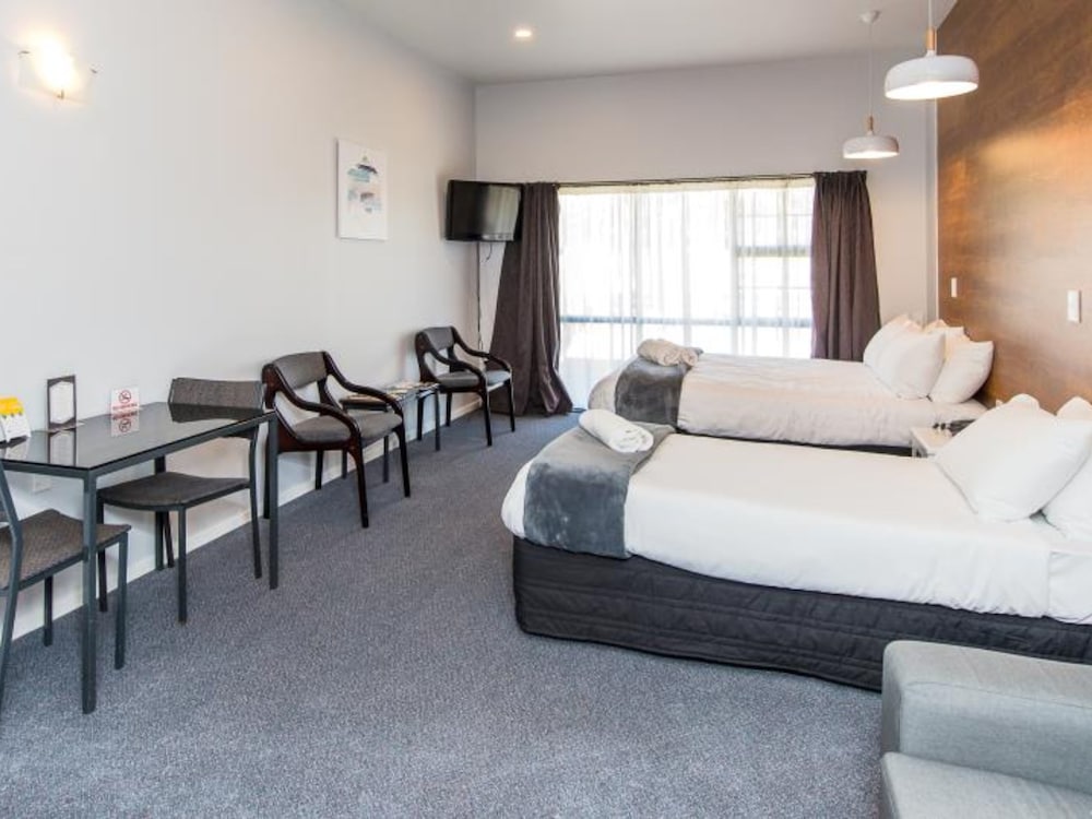 BURWOOD MANOR MOTEL 33/50