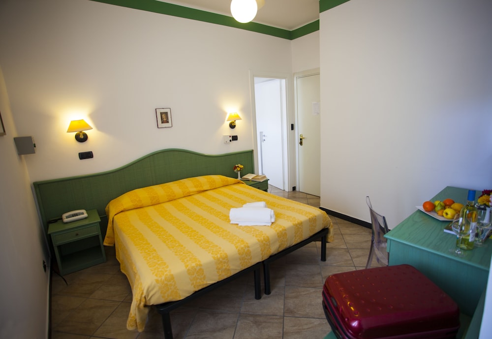 Hotel delle Rose 38/72