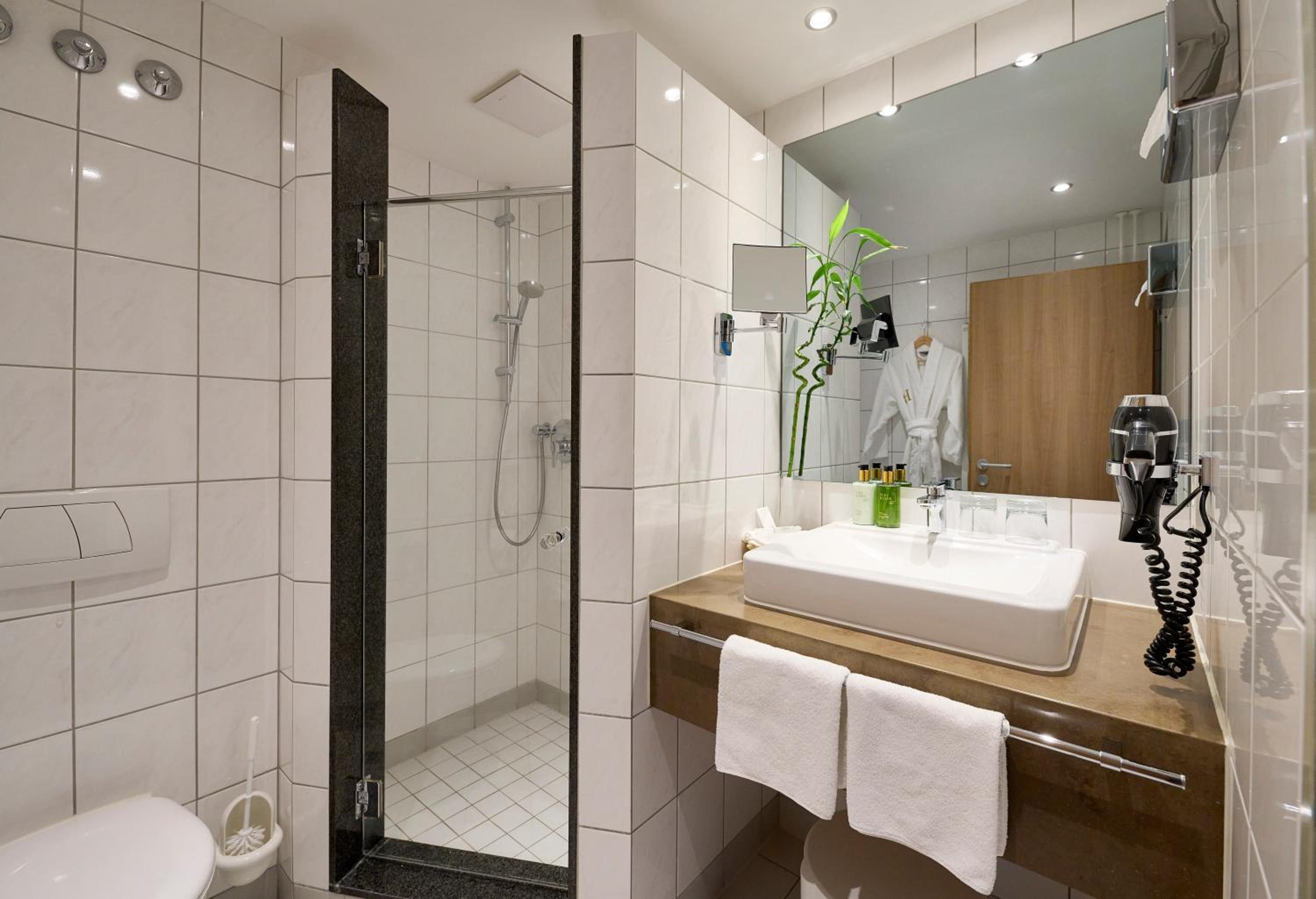 غرفة بسرير مزدوج بإطلالة على البحر بشرفة، Hotel Bernstein 8/9