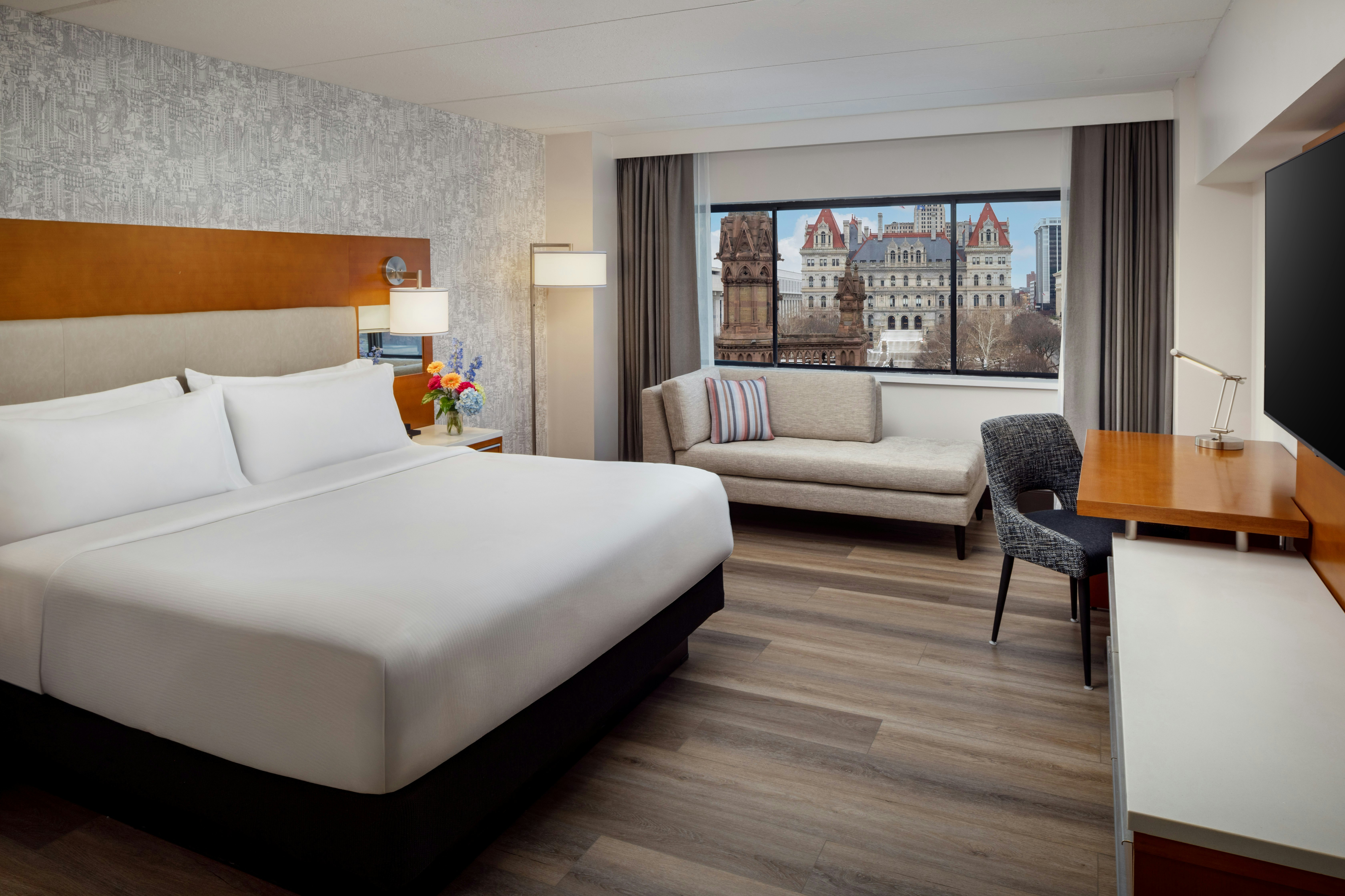 ROOM, KING BED