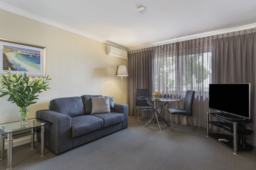 The Peninsula Riverside Serviced Apartments 43/73