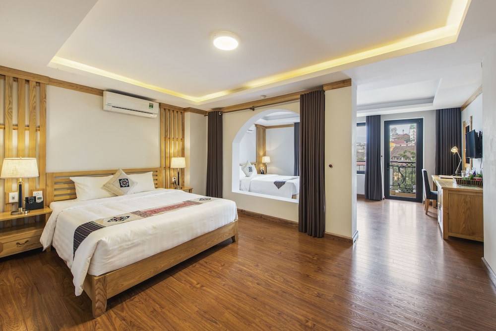 DELUXE, FAMILY, 2 DOUBLE BEDS