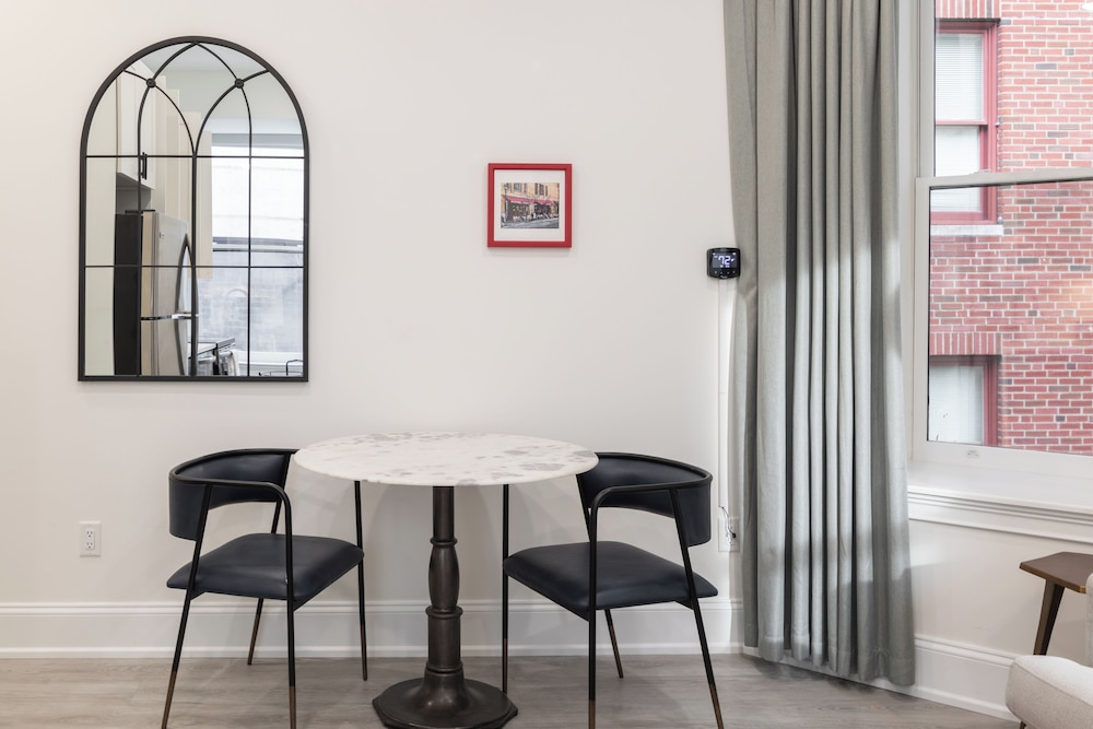 Sosuite at French Quarters - Rittenhouse Square 36/50