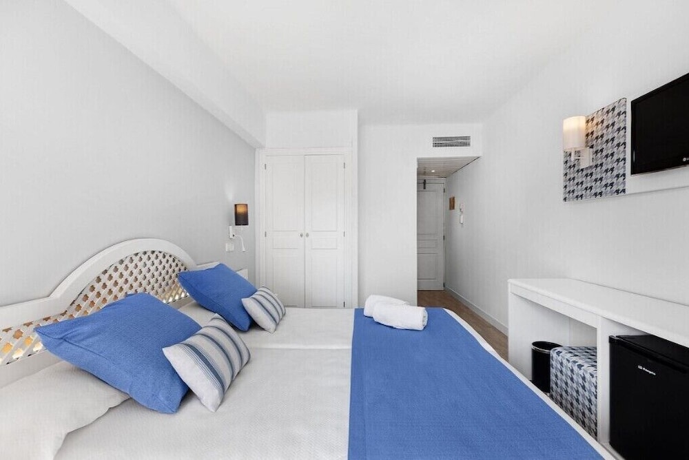 Room, Twin Beds, Pool View, Balcony, Hotel ROC Oberoy Adults Only +16 5/7