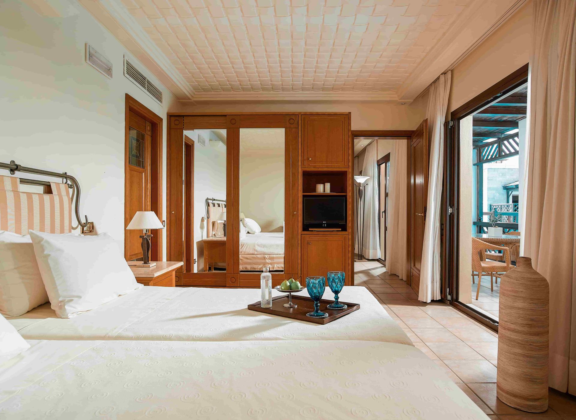 SUITE SHARED POOL