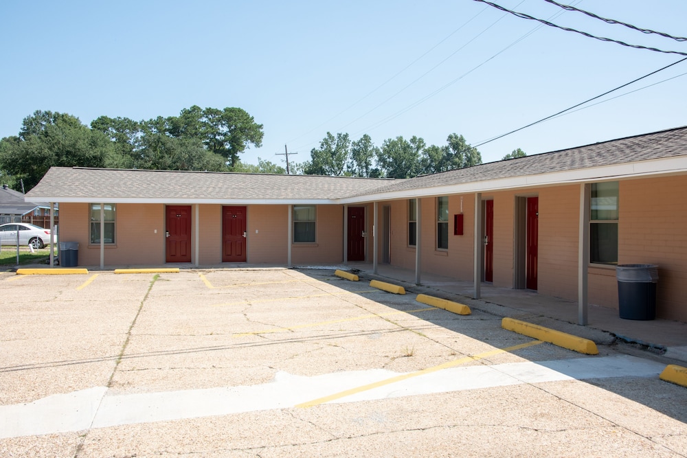 Budget Inn & Suites 5/56
