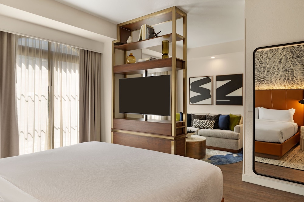 DELUXE, STUDIO, KING BED, SOFA