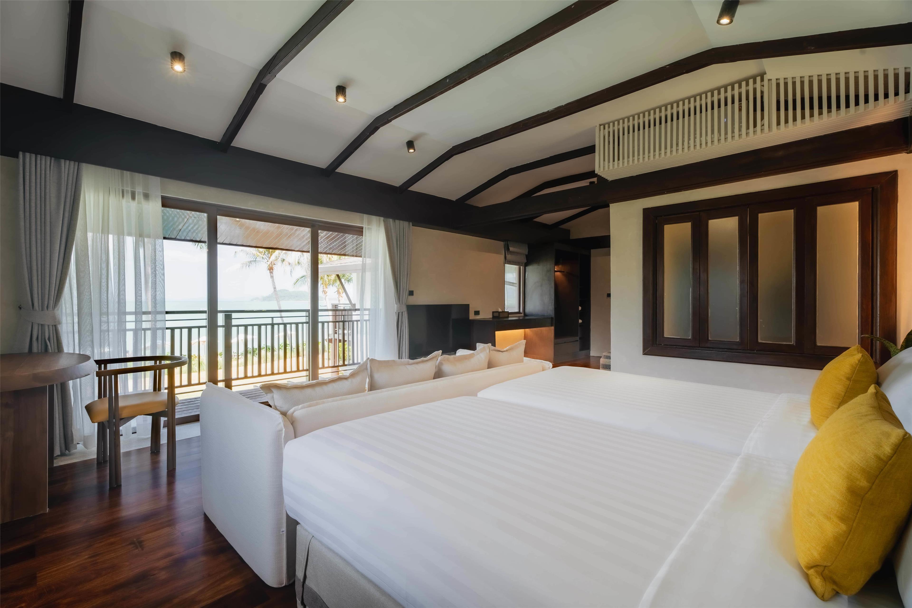 3 Bedrooms, Grand, Pool, Luxury, Villa, Beach Front