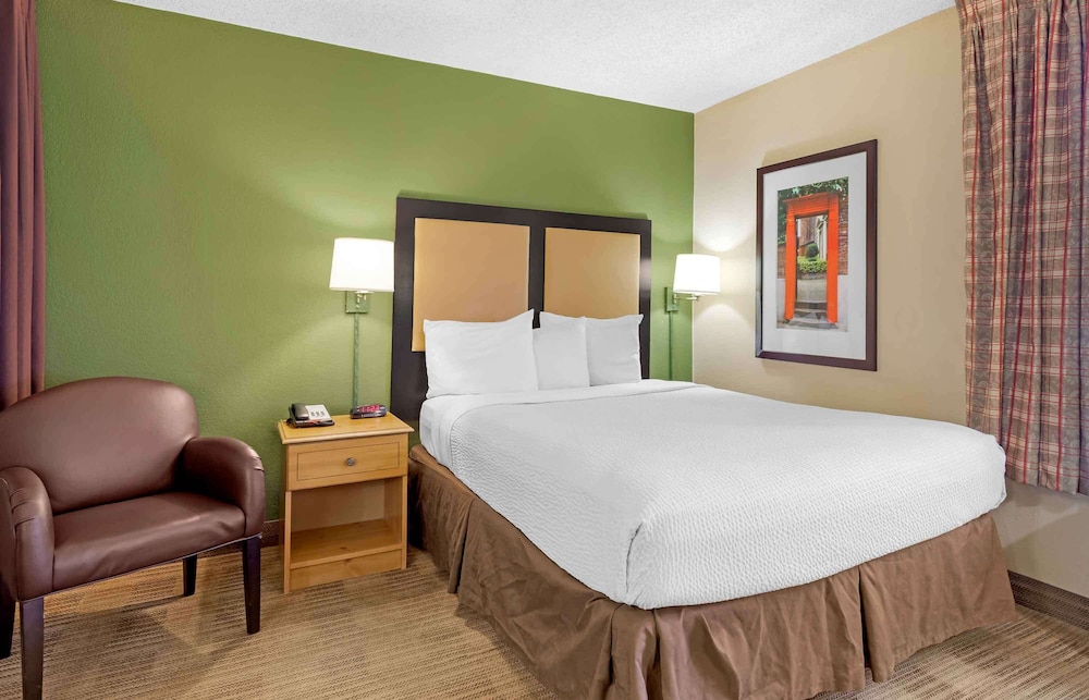 Extended Stay America Suites Houston Galleria Uptown 26/55