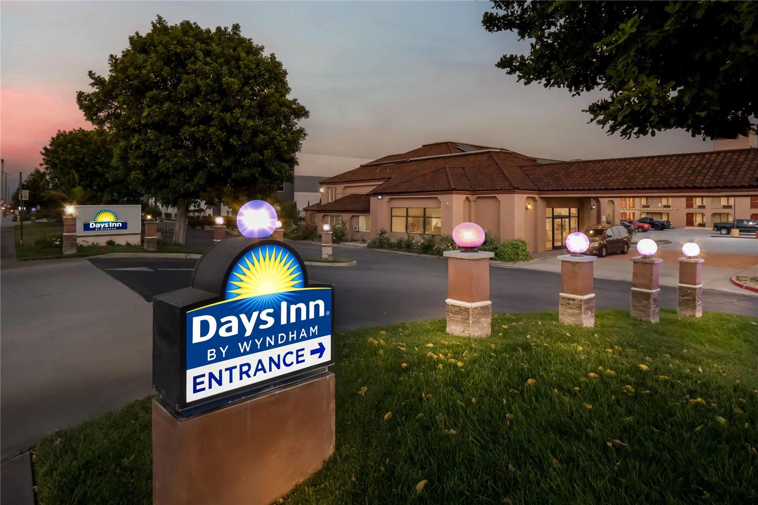 Days Inn by Wyndham Fontana / Rialto 4/34