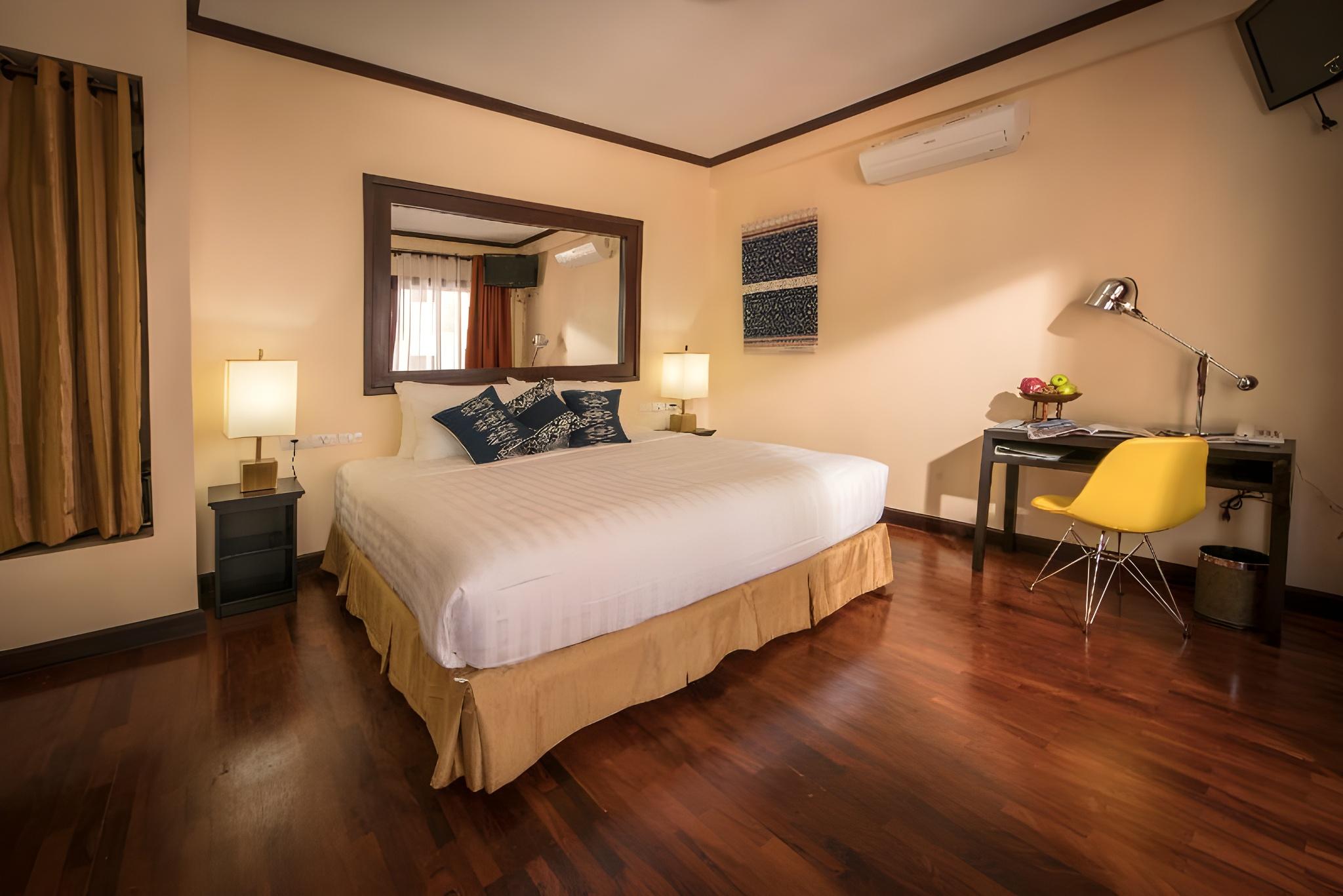 DELUXE, DOUBLE OR TWIN BED, BALCONY