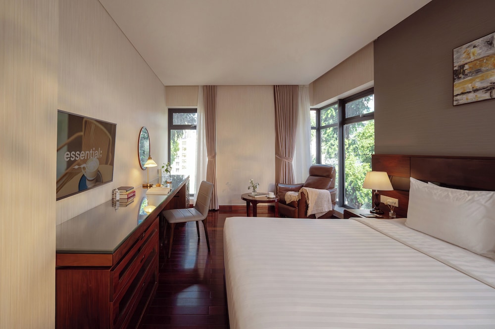 DELUXE, DOUBLE OR TWIN BED