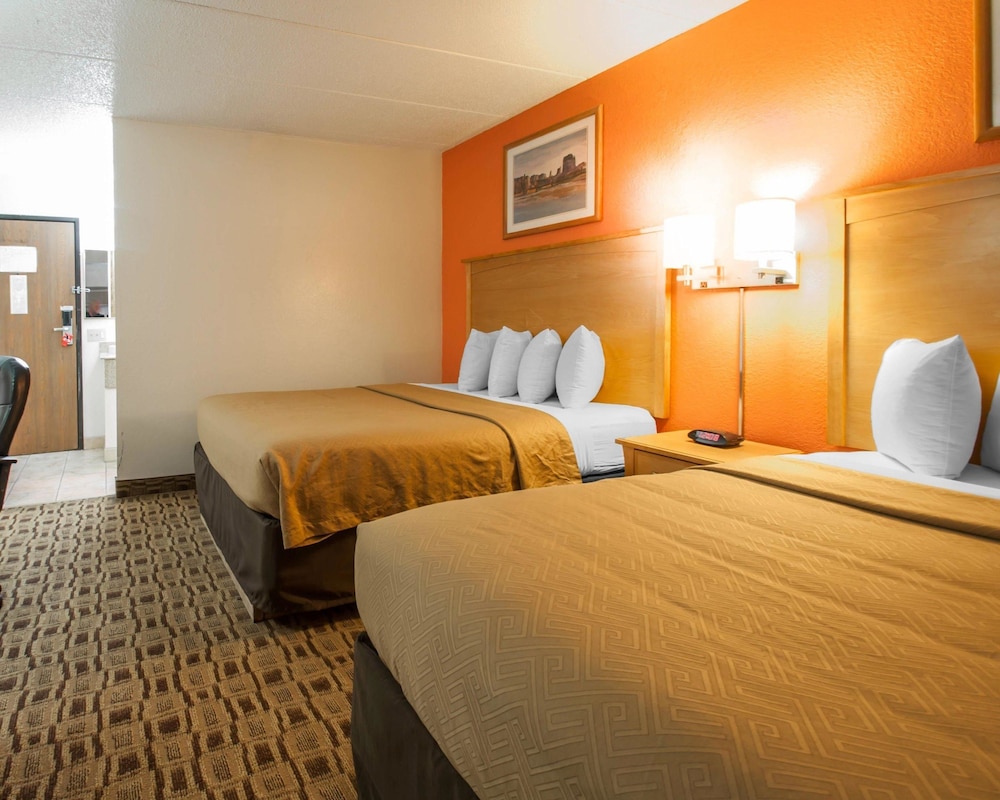 Econo Lodge Kansas City Downtown North 10/28
