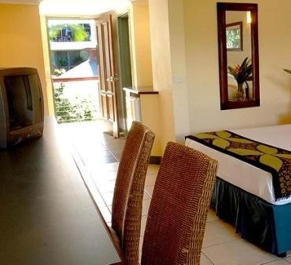 Bay Village Tropical Retreat 23/45