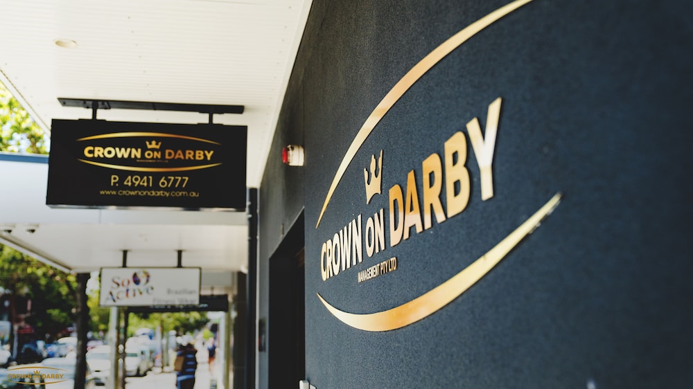 Crown On Darby 24/45