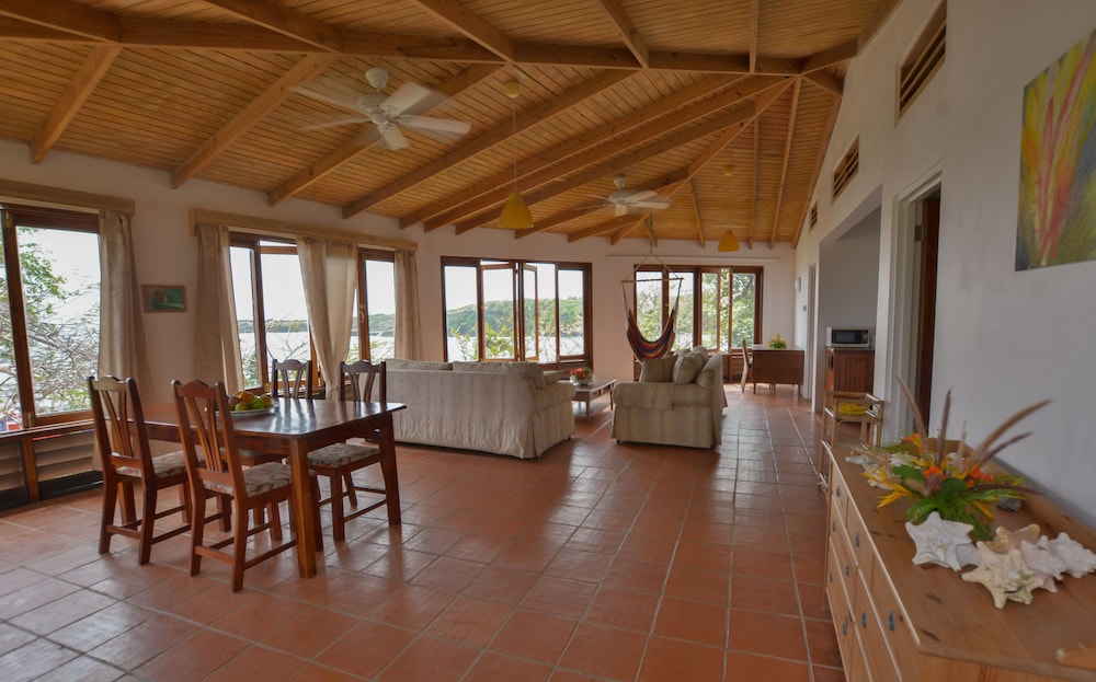 Cabier Ocean Lodge 5/50