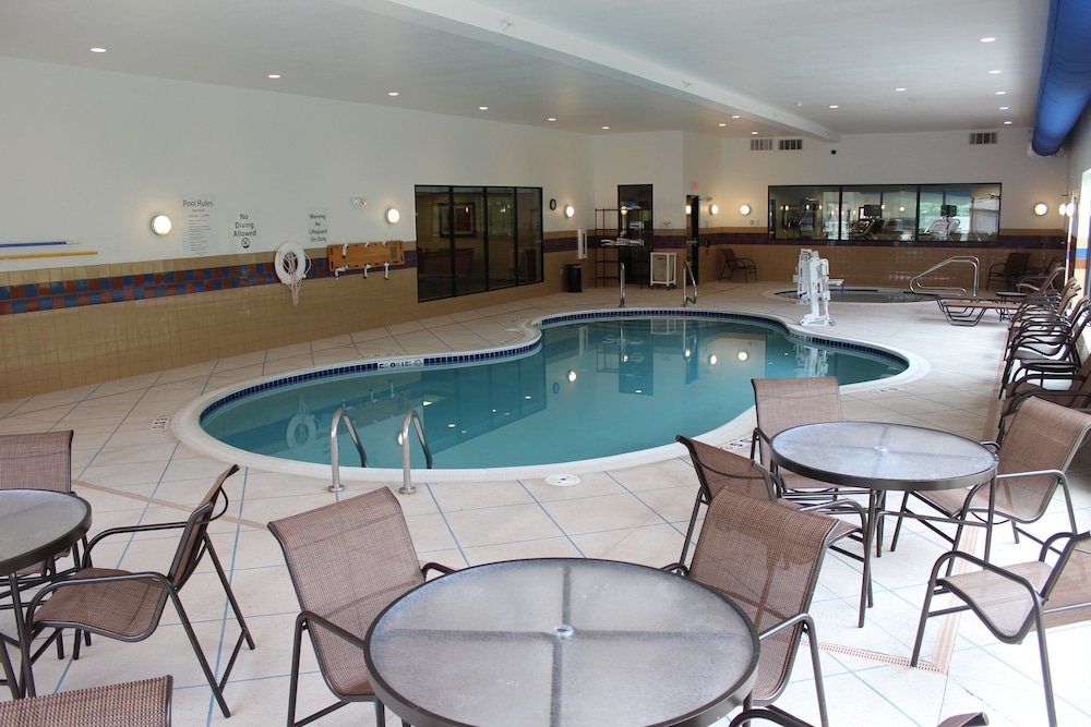 Holiday Inn Express Suites Wheeling 66/78