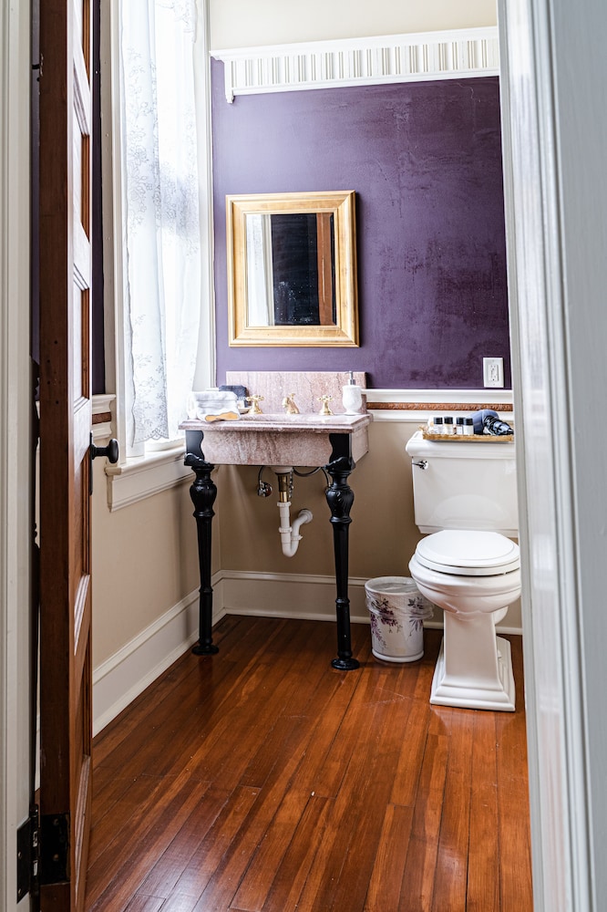 Vrooman Mansion Bloomington 24/72