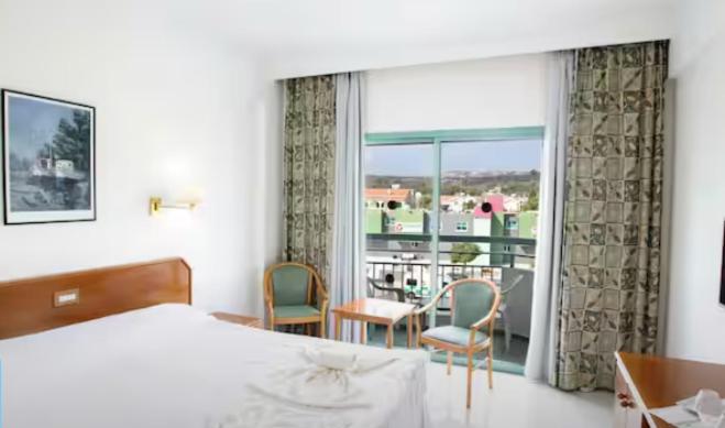 Room, Double or Twin Bed, Inland View