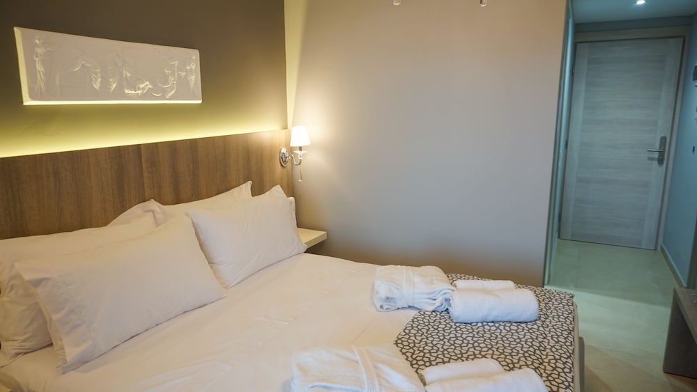 Agnes Deluxe Hotel 10/44