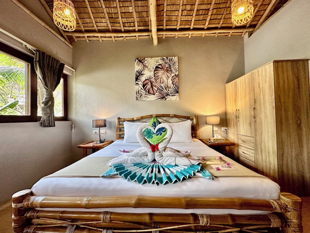LOFT, TRADITIONAL, STUDIO, KING BED, GARDEN VIEW, KITCHENETTE