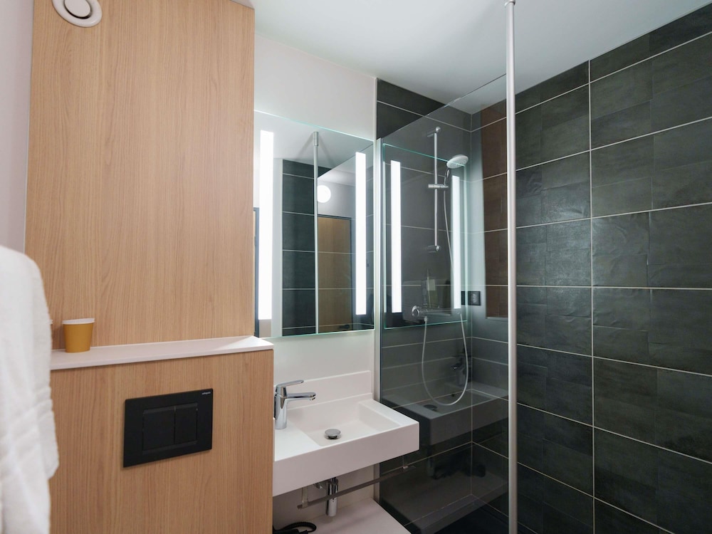 Ibis Laon 42/43