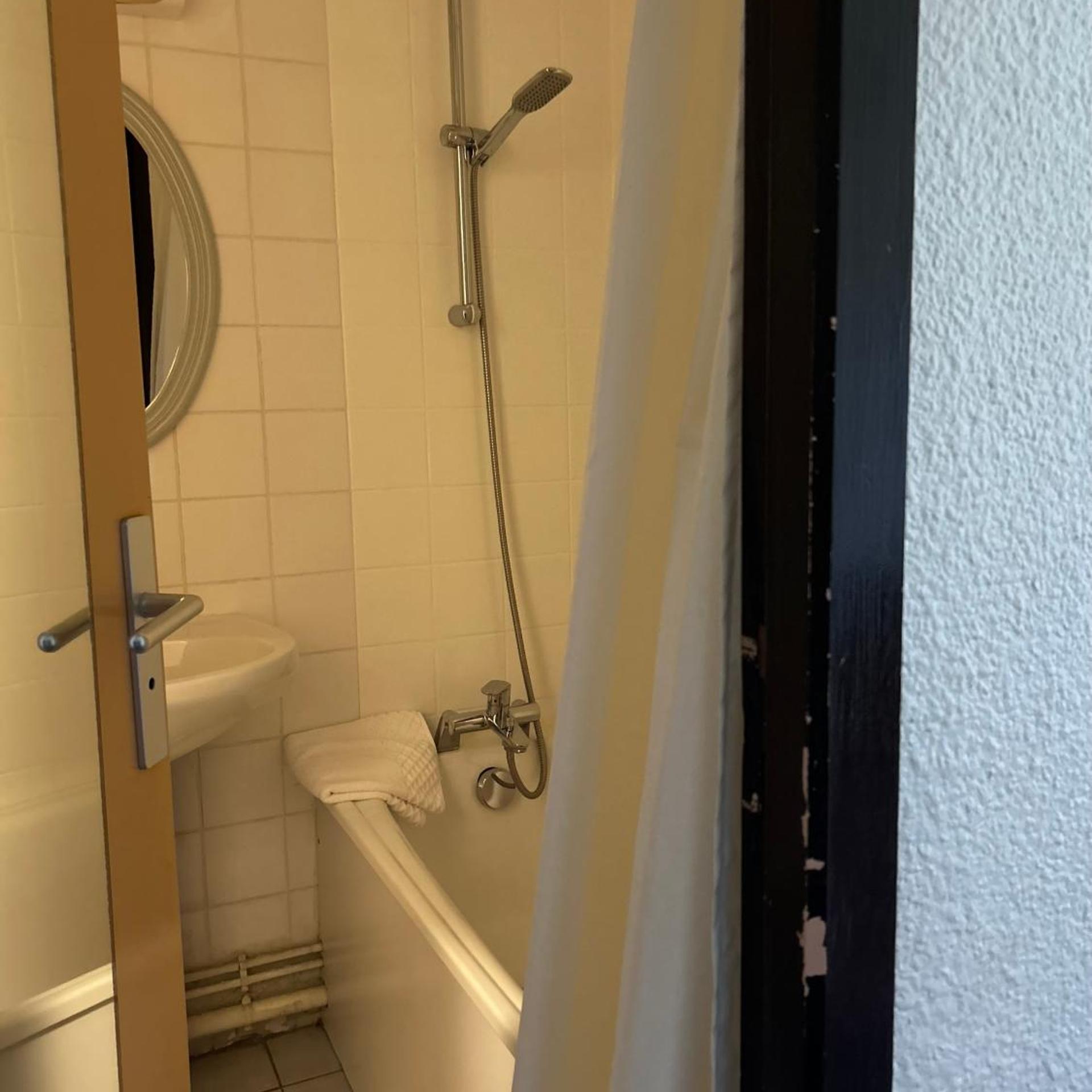 P'TIT DEJ-HOTEL ANNECY NORD 48/48