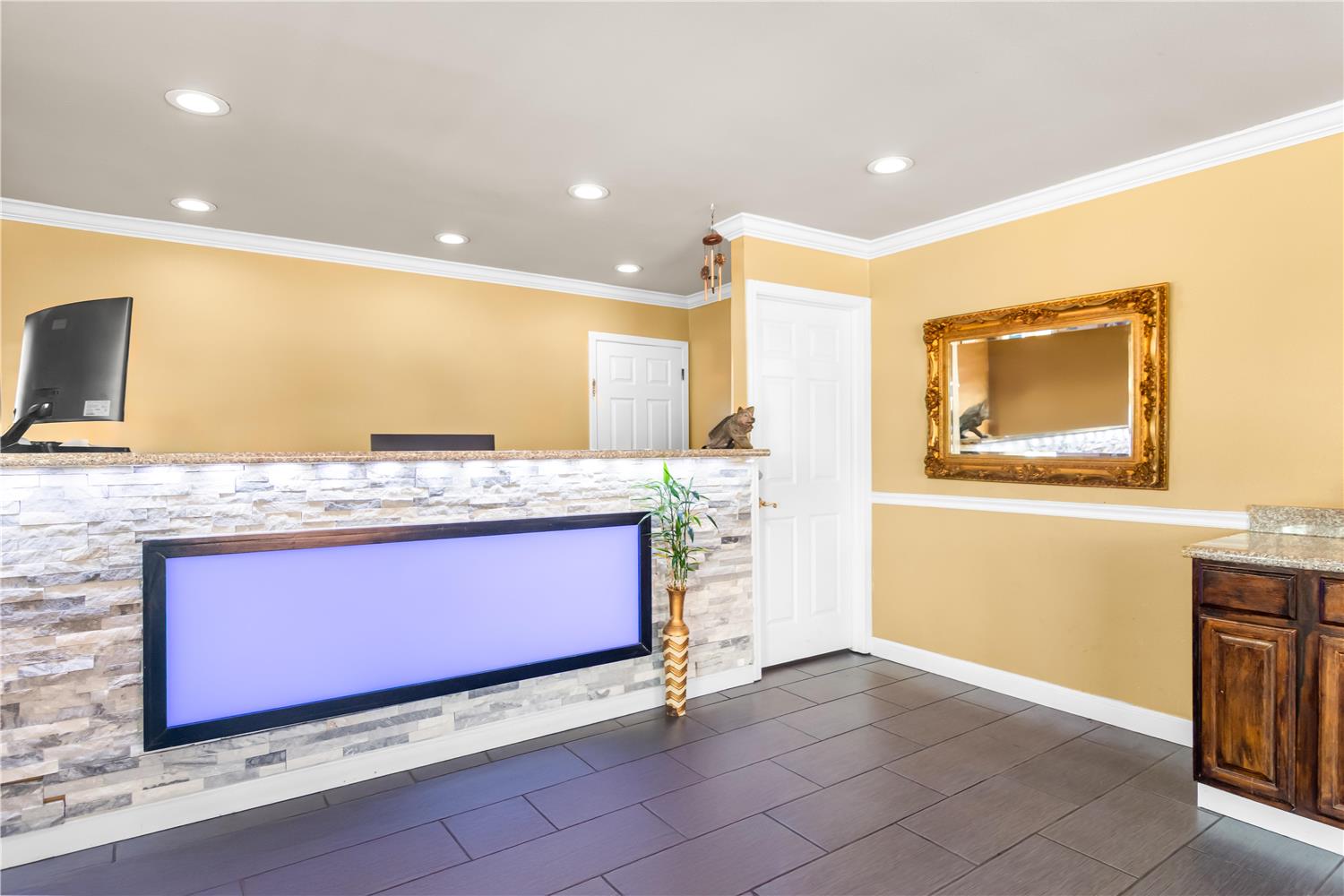 Americas Best Value Inn Suites Siloam Springs 7/26