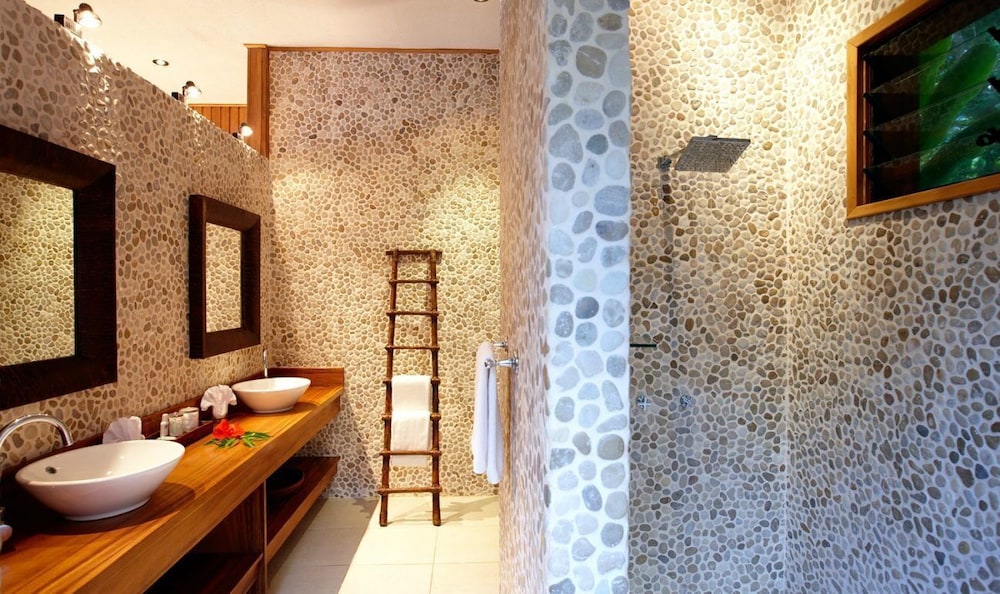 Namale Resort and Spa 50/50