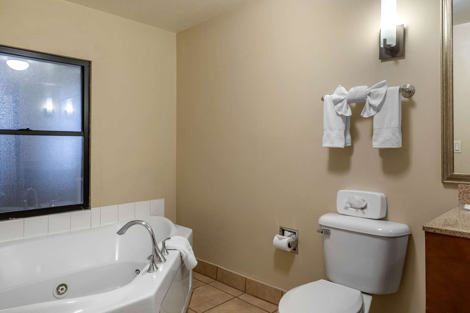 Upgrade, Suite, King and Queen Bed، Comfort Suites Barstow Near I-15 4/4
