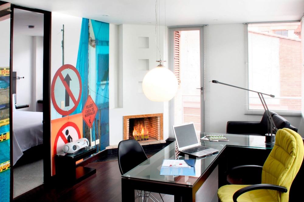104 Art Suites 52/62