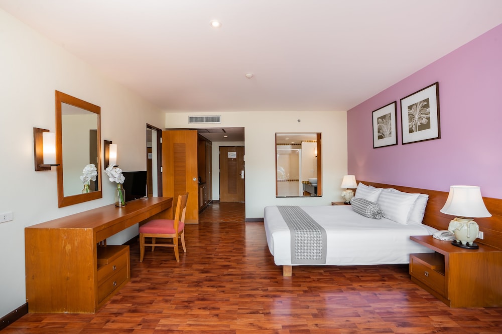Naithonburi Beach Resort 5/43