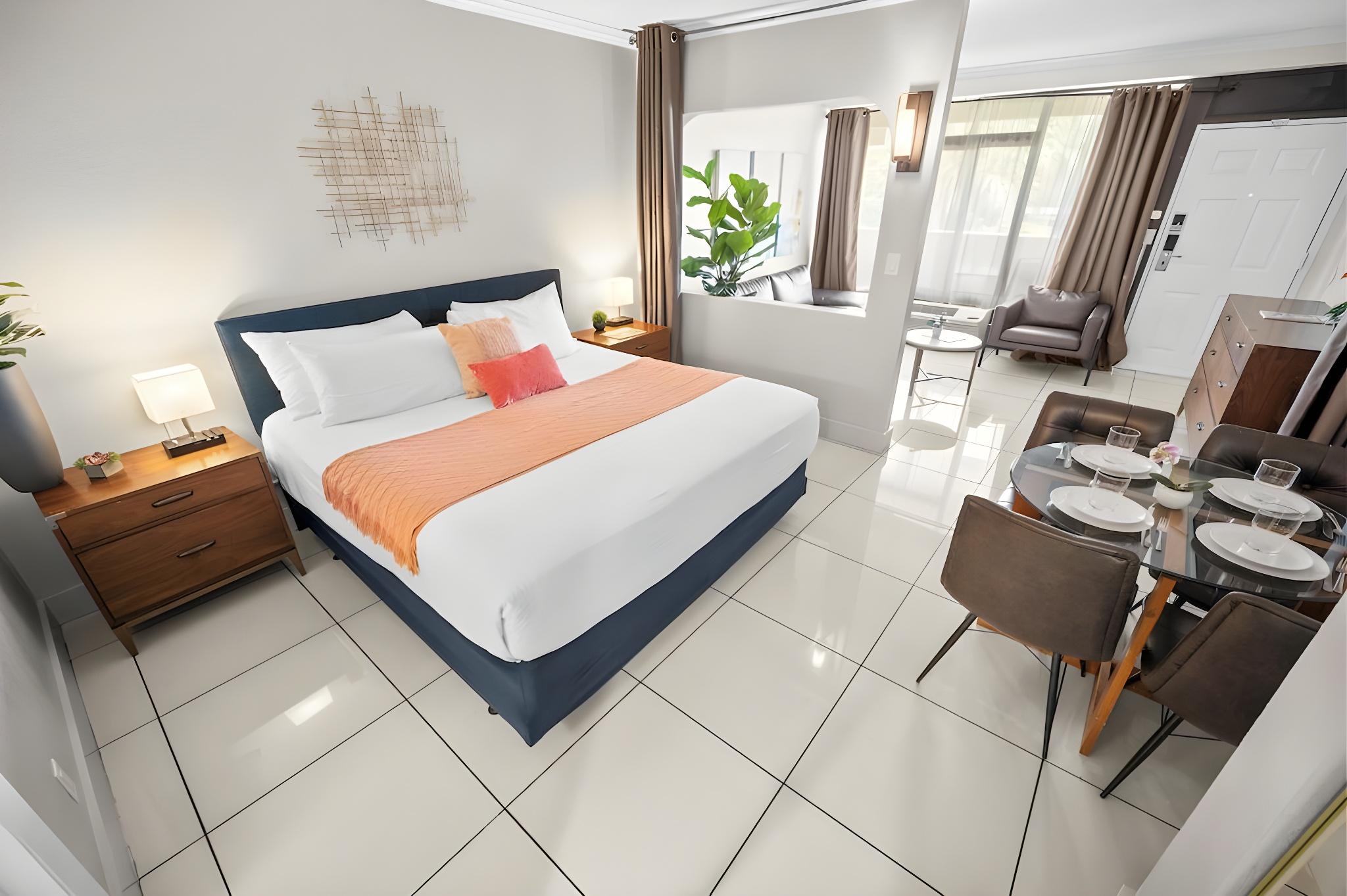 Junior Suite, King Bed, Sofa, Kitchen