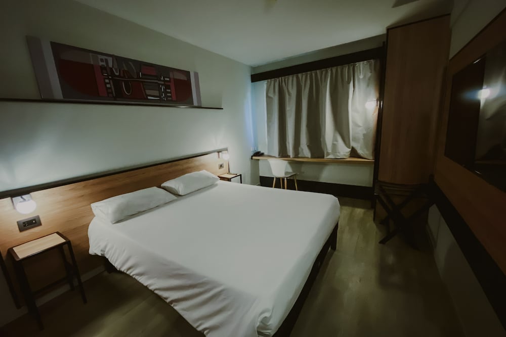 Ibis Mendoza 25/71