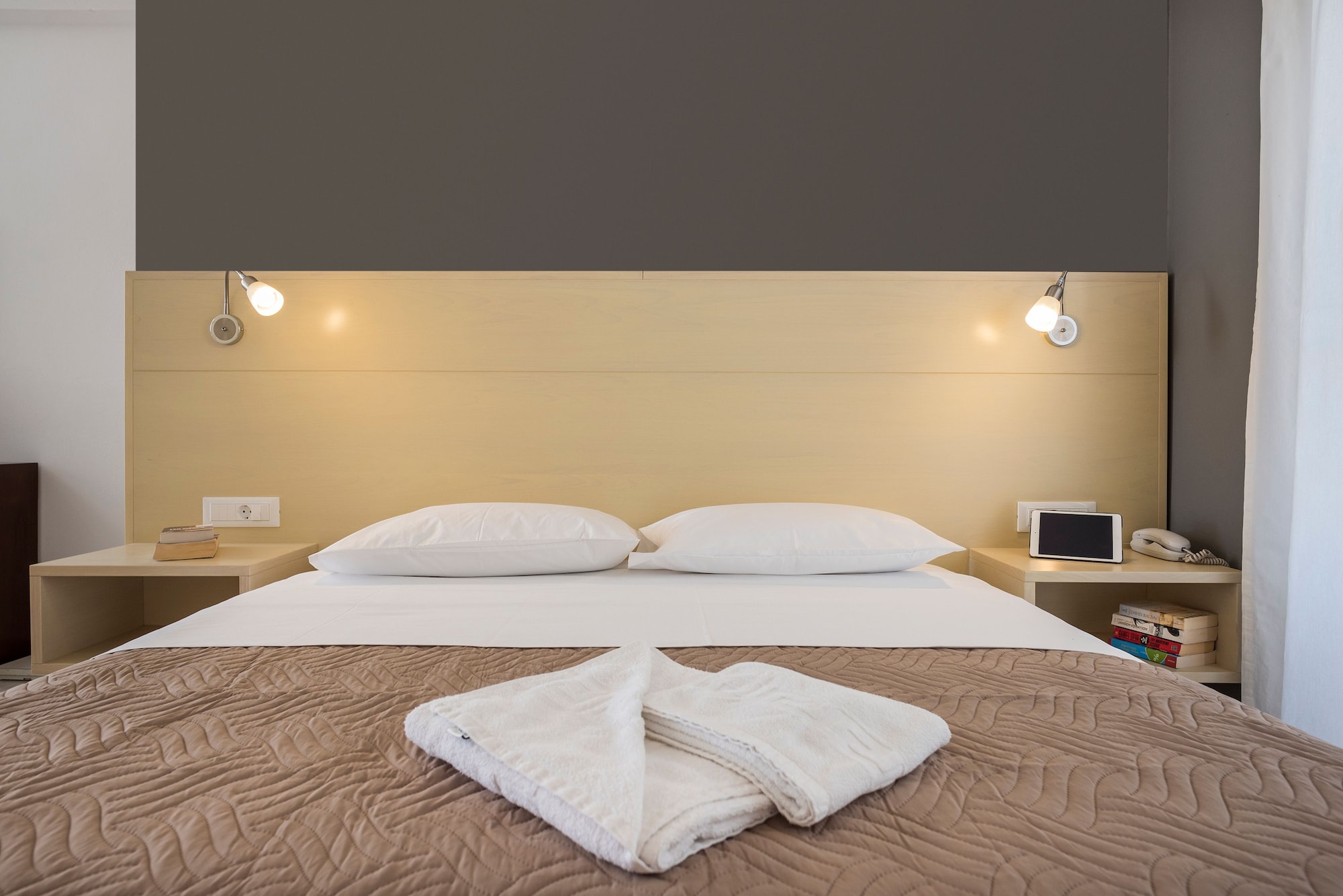 CLASSIC, STUDIO, KING BED