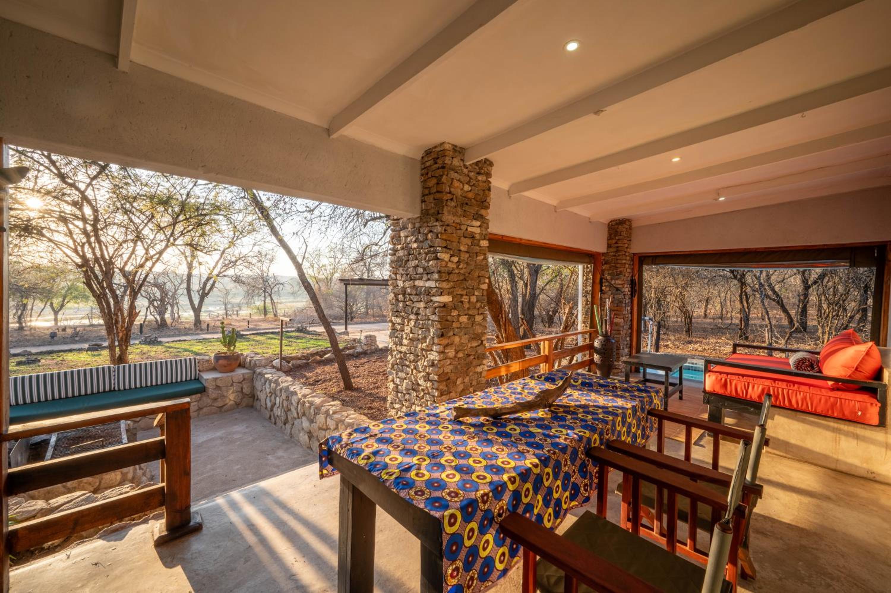Foxy Crocodile Bush Retreat & Kruger Safaris 24/43