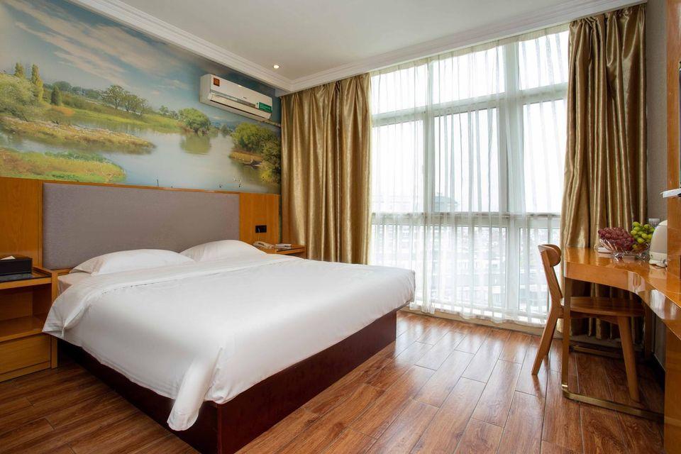 DELUXE, QUEEN BED