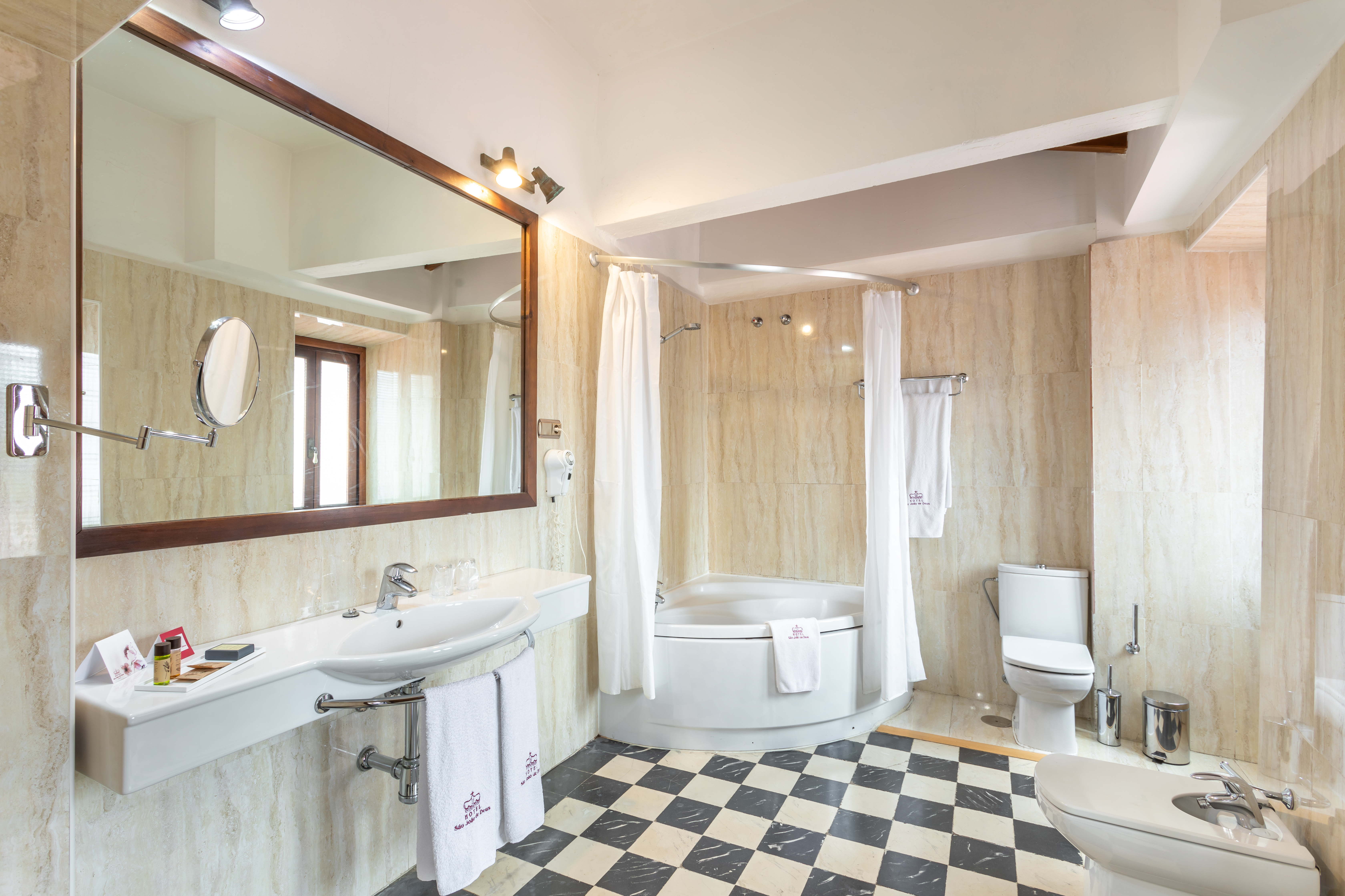 غرفة بريميوم بسرير مزدوج، Sao Joao de Deus by RIDAN Hotels 3/3