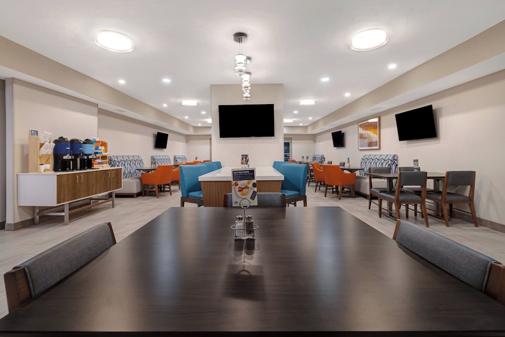 Holiday Inn Express Suites Moab 43/63