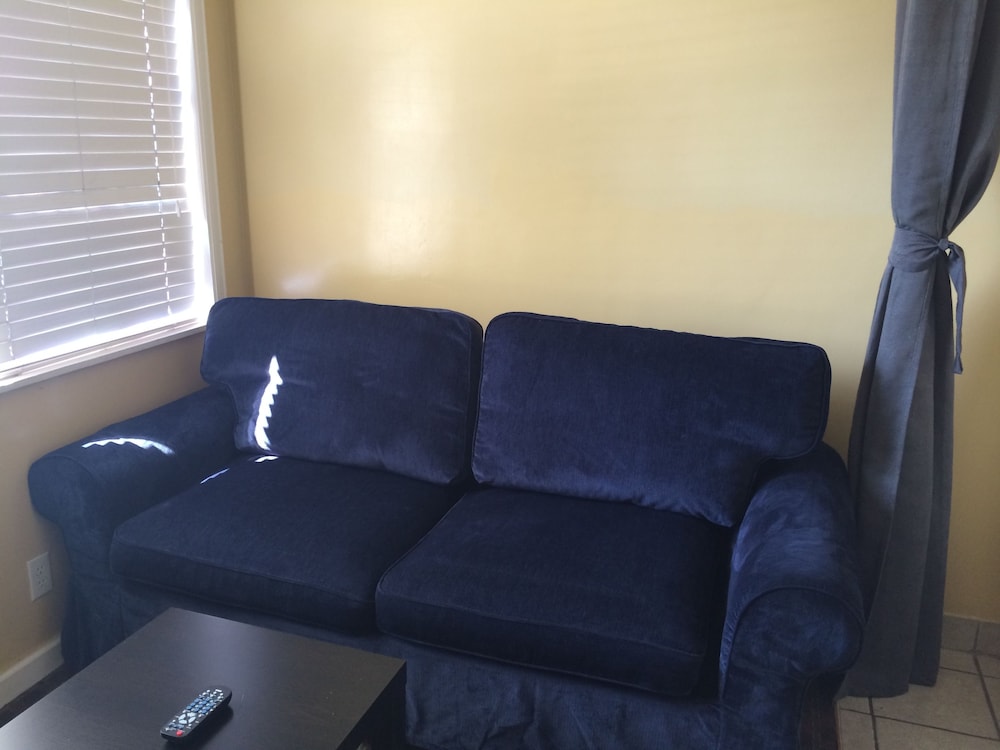 Oasis Inn & Suites 25/50