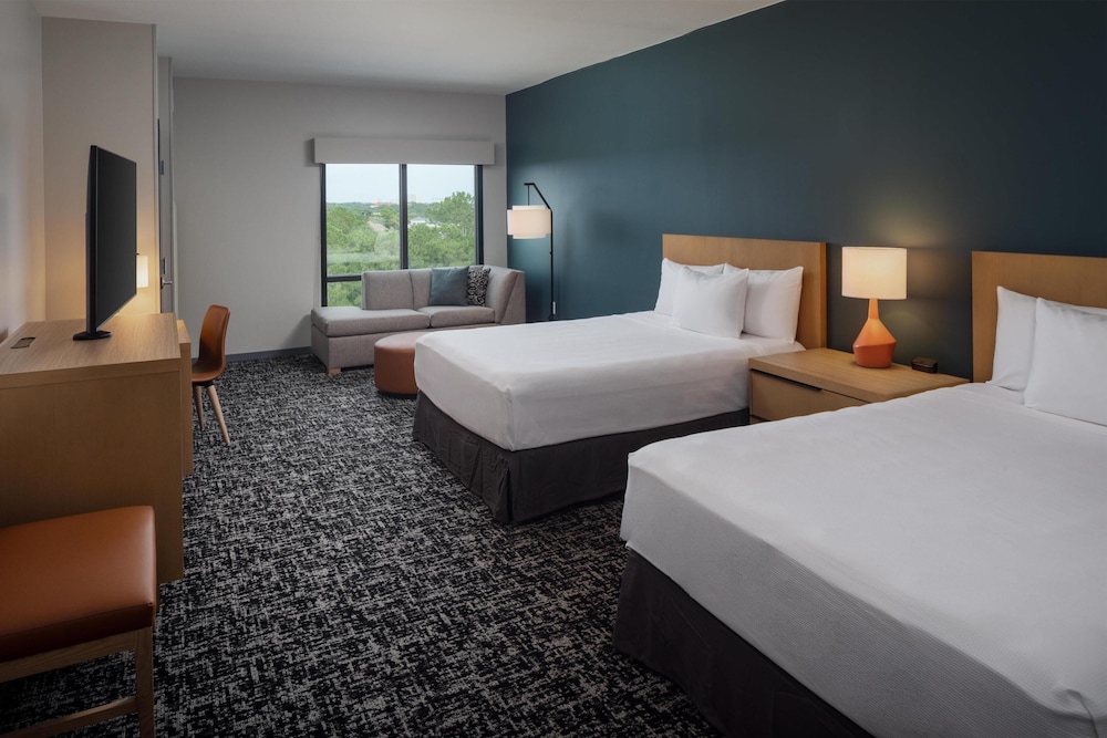 Hyatt House Destin 8/50