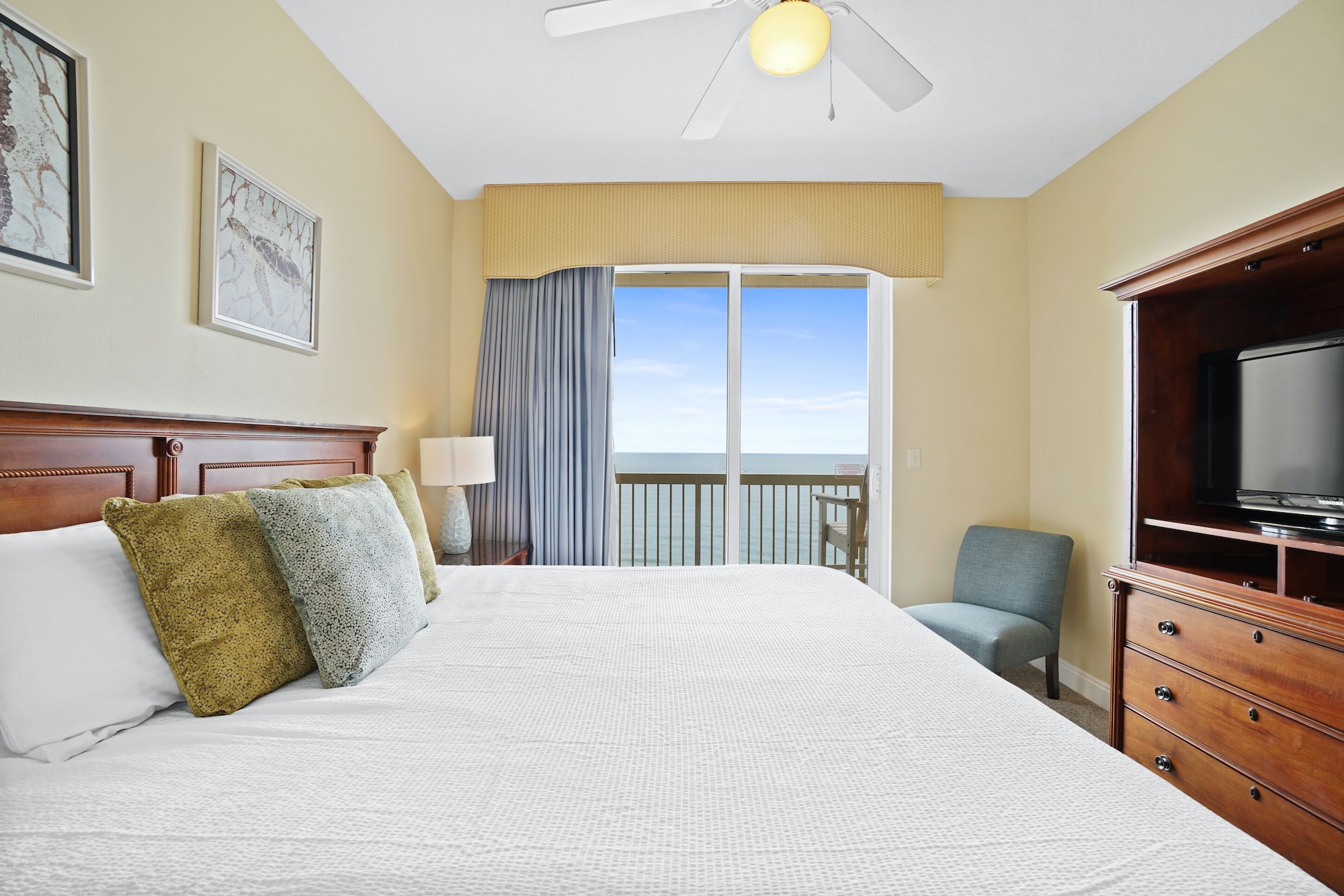 3 BEDROOMS, CONDO, BEACH VIEW