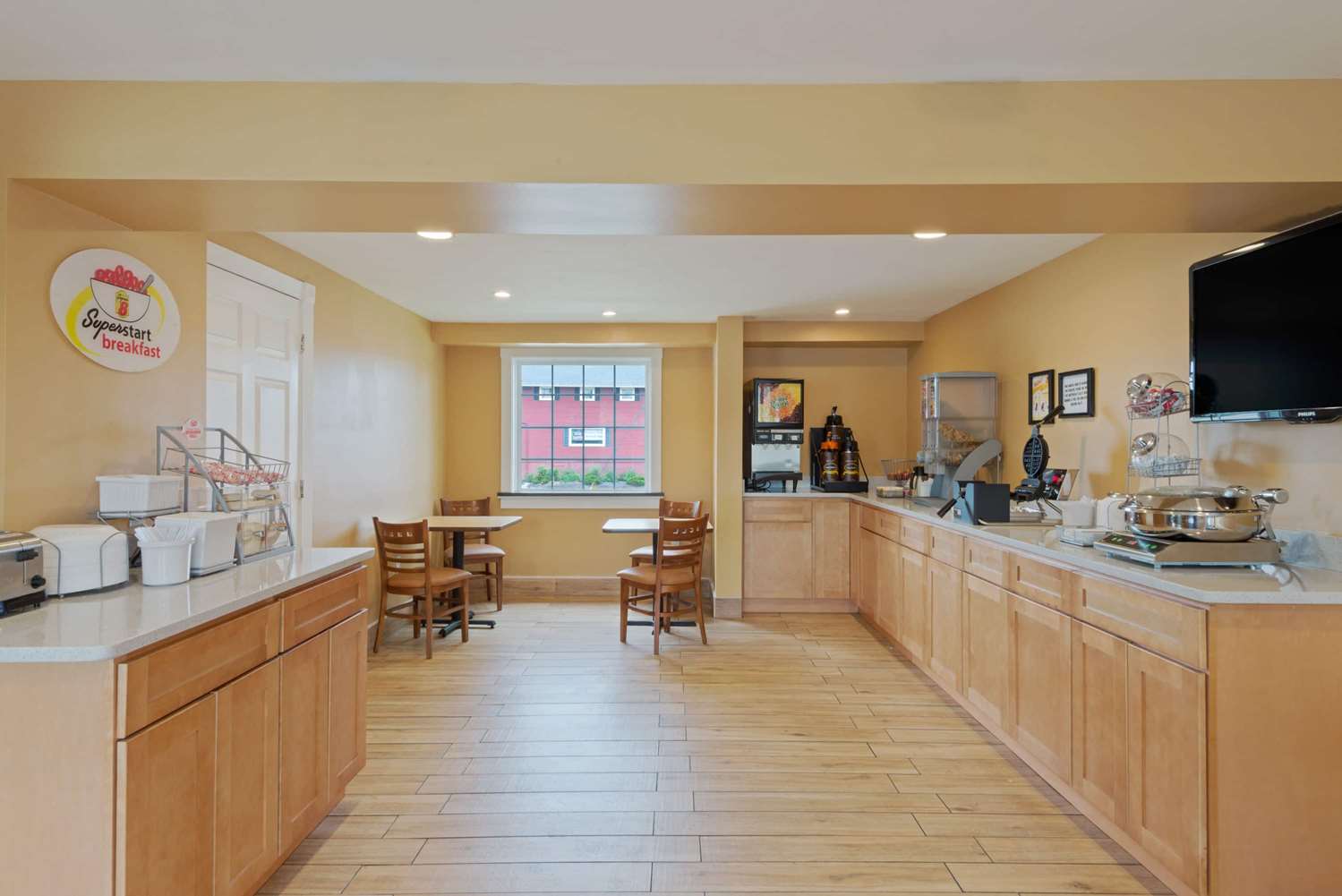 Super 8 By Wyndham Sturbridge 5/10